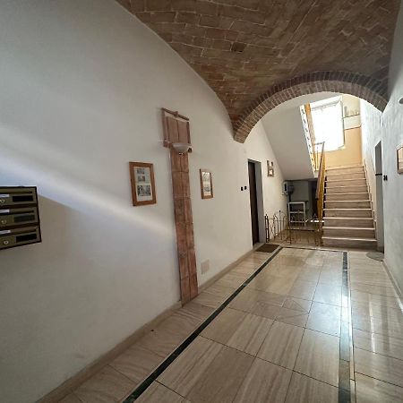 Casa Susanna - Delizioso Piano Terra, Centralissimo, Superservito, Tranquillo, Appena Fuori Ztl Parcheggio Libero تيرني المظهر الخارجي الصورة